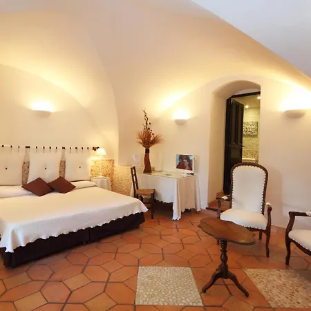 L'enclos Des Lauriers Roses Hotel 3*