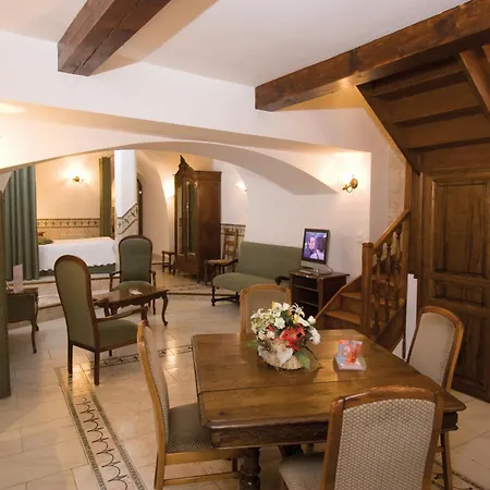 L'enclos Des Lauriers Roses Hotel